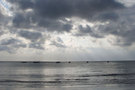 サムネイル：海辺の神秘的な空